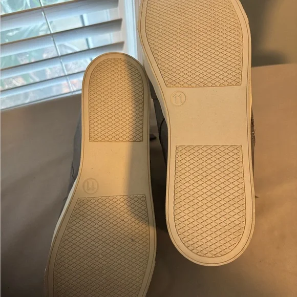 Shoes - Picture 2 of 5